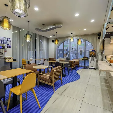 Ibis Styles Centre Vieux Port 3*