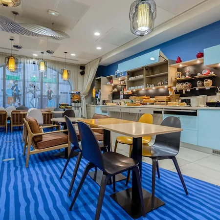 Hotel Ibis Styles Centre Vieux Port 3*