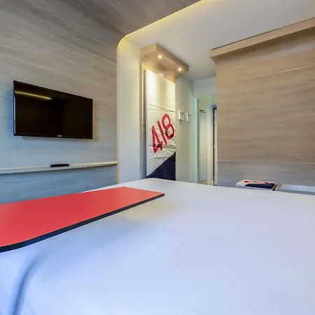 Otel Ibis Styles Centre Vieux Port 3*