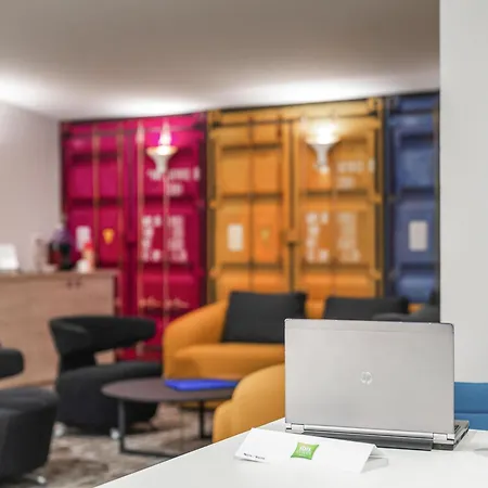 Ibis Styles Centre Vieux Port Otel 3*