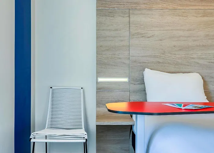 Ibis Styles Centre Vieux Port Hotel 3*