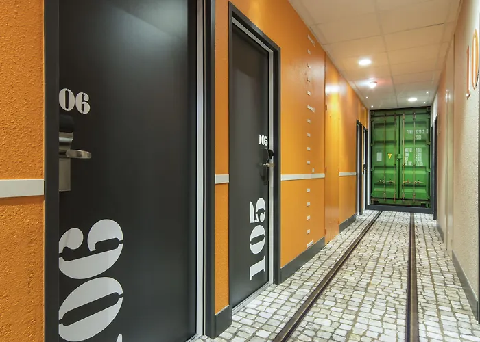 Hotel Ibis Styles Centre Vieux Port 3*