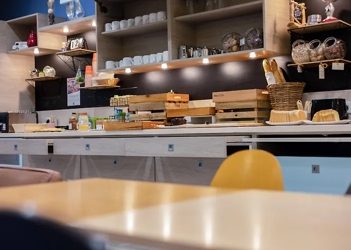 Ibis Styles Centre Vieux Port Hotel 3*